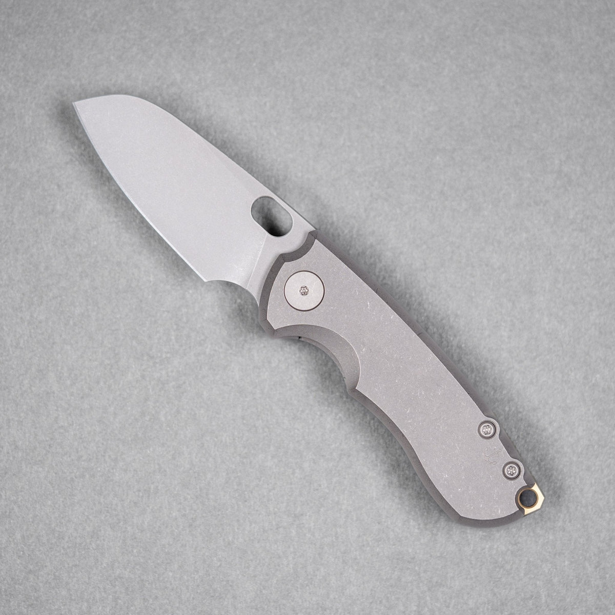 Vanax Steel: What It Is, How It Performs, and Why It Commands a Premium - URBAN EDC®
