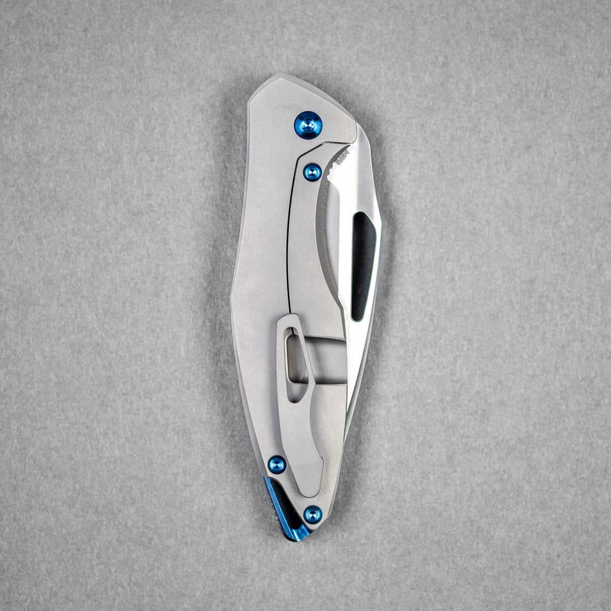 Koenig Mini Arius - Non-Flipper w/ Blue Anodized Ti Hardware & Burnished M390