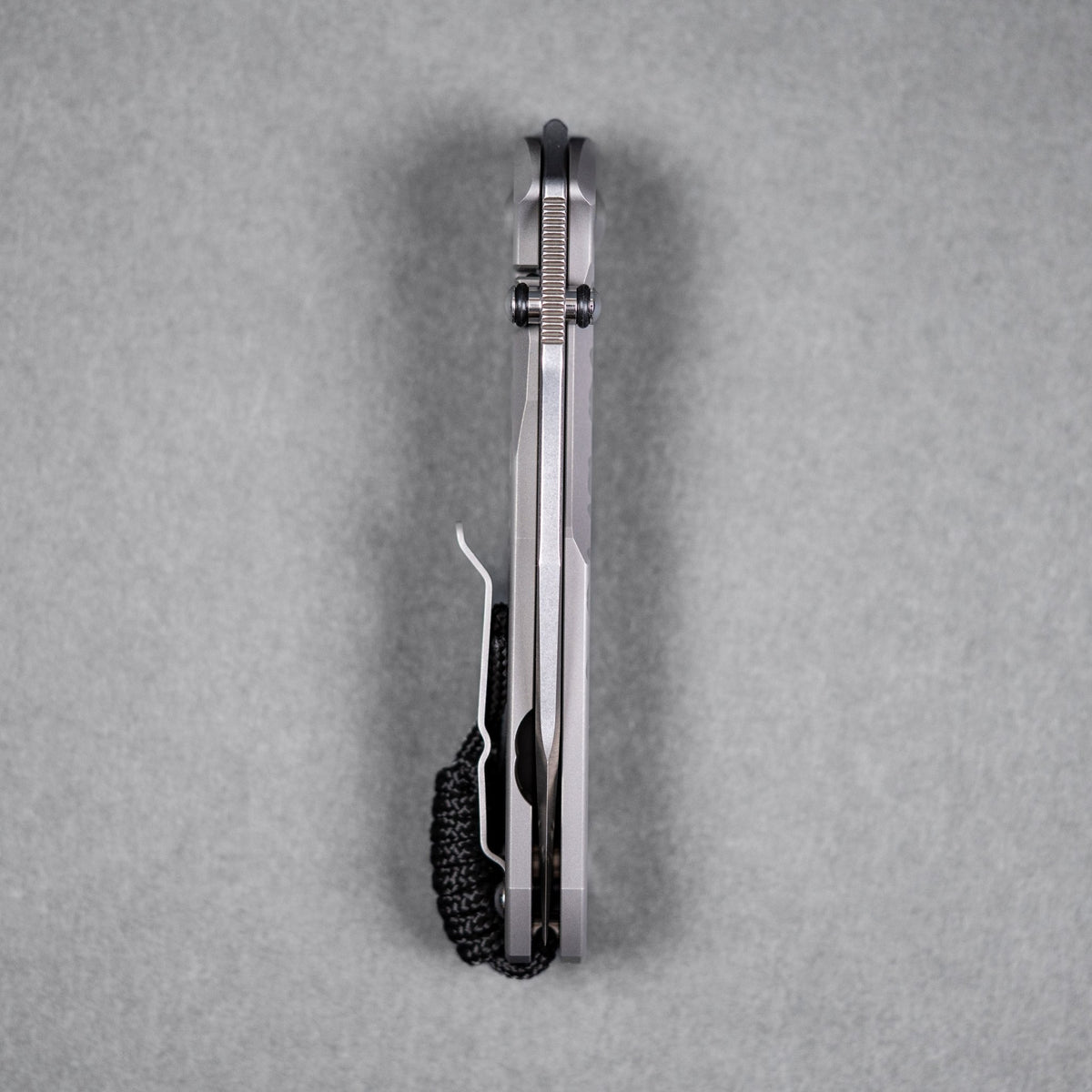 Chris Reeve Umnumzaan - Drop Point Magnacut & Glass Blasted Titanium - URBAN EDC®