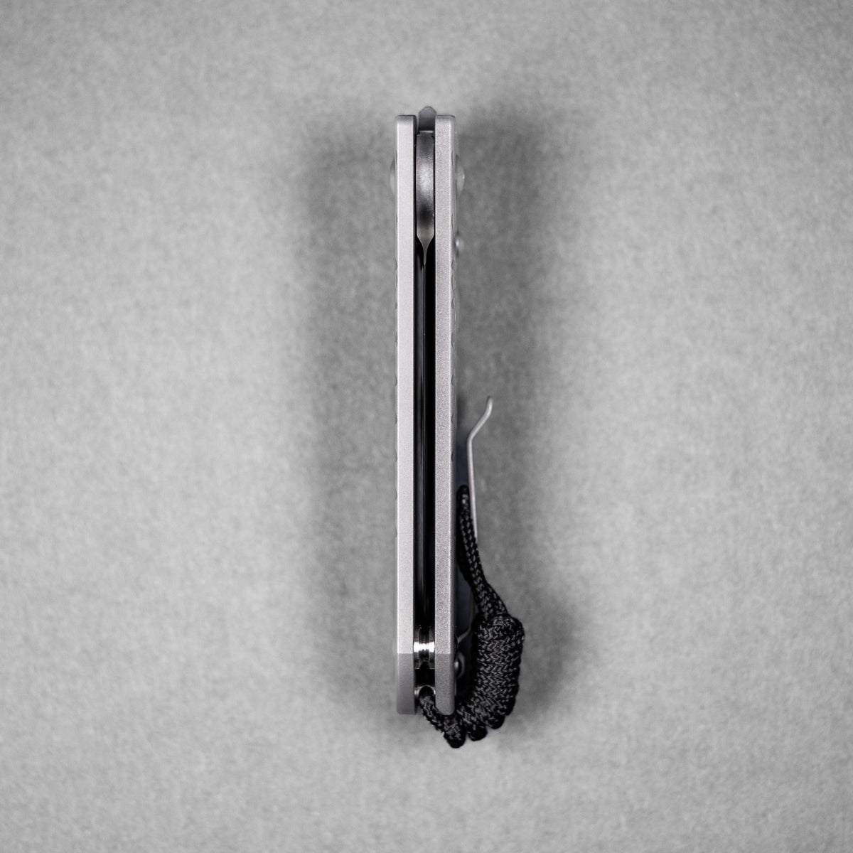 Chris Reeve Umnumzaan - Tanto Magnacut & Glass Blasted Titanium - URBAN EDC®