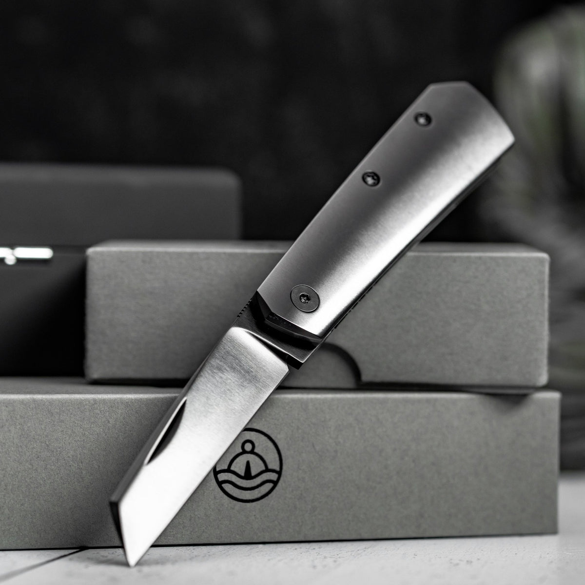 Drop Date (09/03): URBAN Straighthawk - Polished DLC Magnacut & Polished Zirc w/ Polished Zirc Backspacer - URBAN EDC®