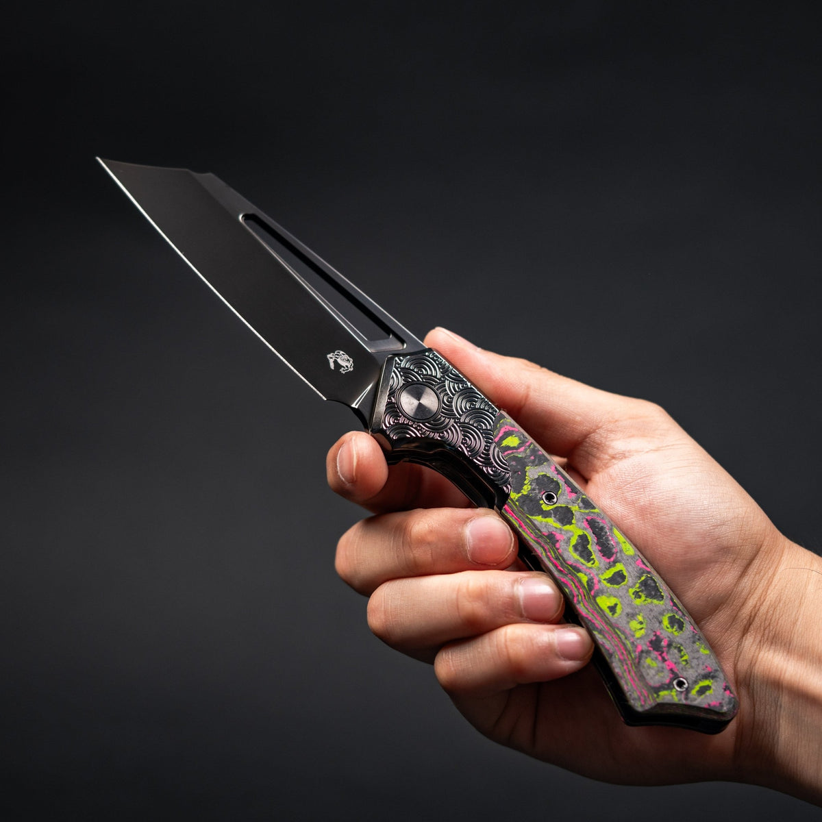 Gecko x URBAN Pictus V2 XL - Polished DLC Vanax & Polished DLC Ti Chaos Seigaiha™ w/ Watermelon Sugar Camo Carbon - URBAN EDC®