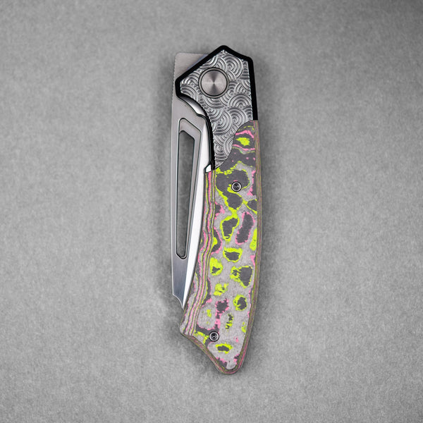 Gecko x URBAN Pictus V2 XL - Polished DLC Vanax & Polished DLC Ti Chaos Seigaiha™ w/ Watermelon Sugar Camo Carbon - URBAN EDC®