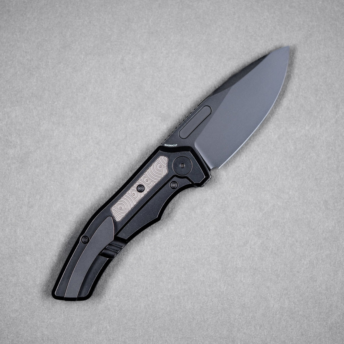 Griffin Co x URBAN Scout F3 Folder - Blackwashed Magnacut & Blackwashed Titanium w/ Grey Chaos Seigaiha™ (Yamato Exclusive) - URBAN EDC®