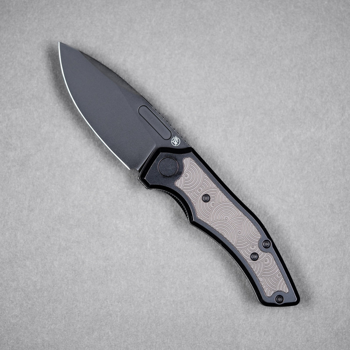 Griffin Co x URBAN Scout F3 Folder - Blackwashed Magnacut & Blackwashed Titanium w/ Grey Chaos Seigaiha™ (Yamato Exclusive) - URBAN EDC®