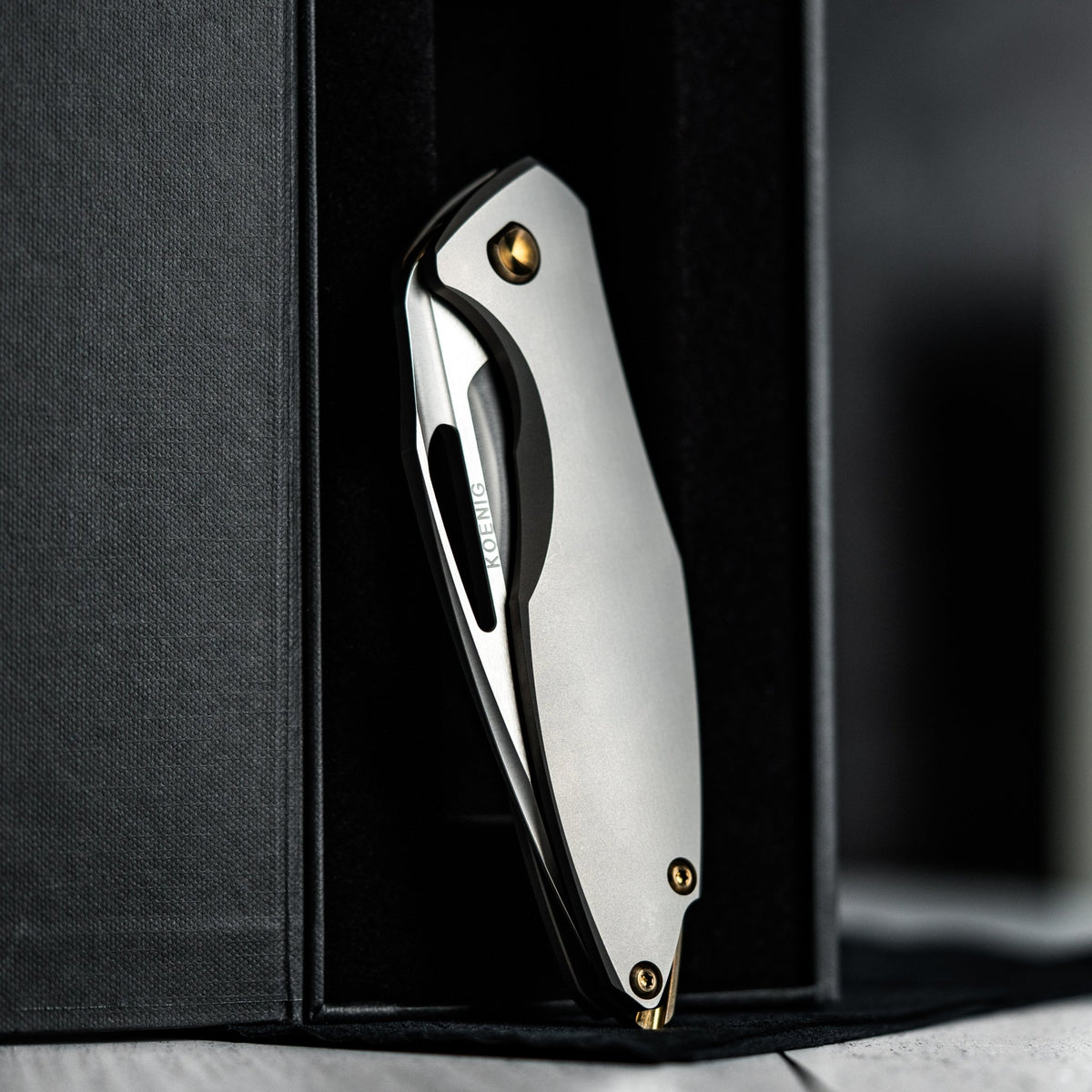 Koenig Arius - Non - Flipper w/ Bronze Anodized Ti Hardware & Burnished M390 - URBAN EDC®