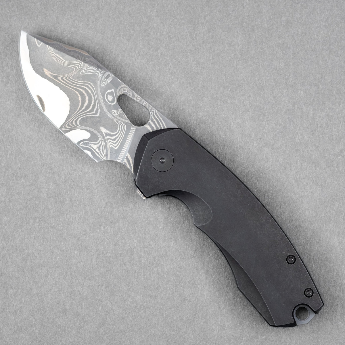 LOTTO: URBAN Becerro - Damacore & Blackwashed Titanium (Yamato Exclusive) - URBAN EDC®