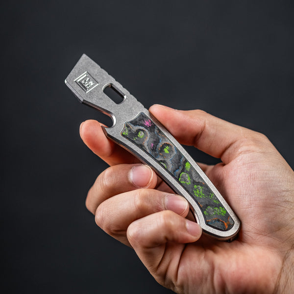 LynchNW x URBAN Best Case Scenario v2 Prybar - 80s Camo Carbon - URBAN EDC®