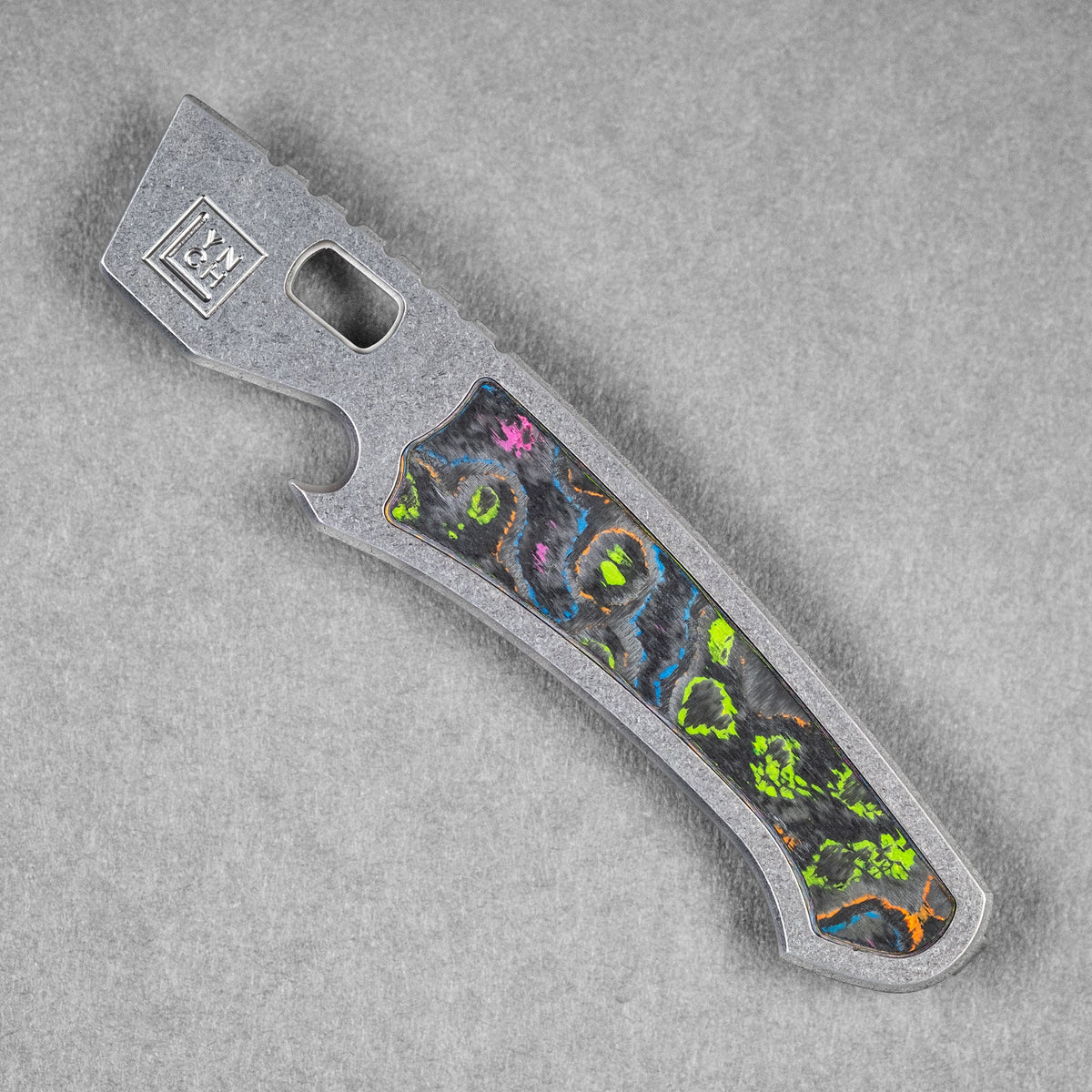 LynchNW x URBAN Best Case Scenario v2 Prybar - 80s Camo Carbon - URBAN EDC®