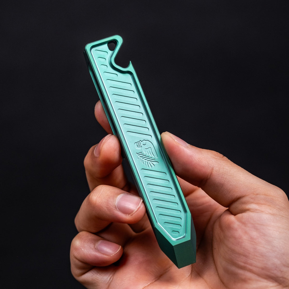 Peace Neighbor Archon Prybar - Green Titanium - URBAN EDC®