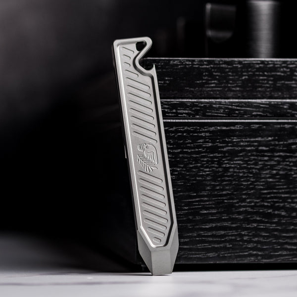 Peace Neighbor Archon Prybar - Plain Titanium - URBAN EDC®