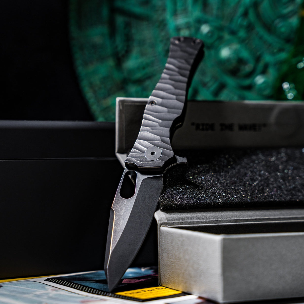 Pre - Order: URBAN Castellan - Blackwashed Magnacut & Blackwashed Titanium w/ Rock Texture - URBAN EDC®