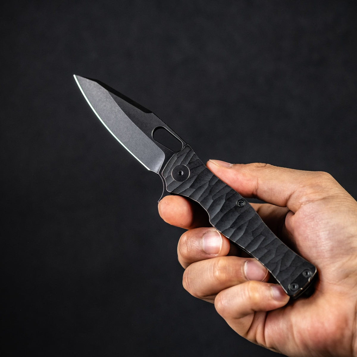 Pre - Order: URBAN Castellan - Blackwashed Magnacut & Blackwashed Titanium w/ Rock Texture - URBAN EDC®