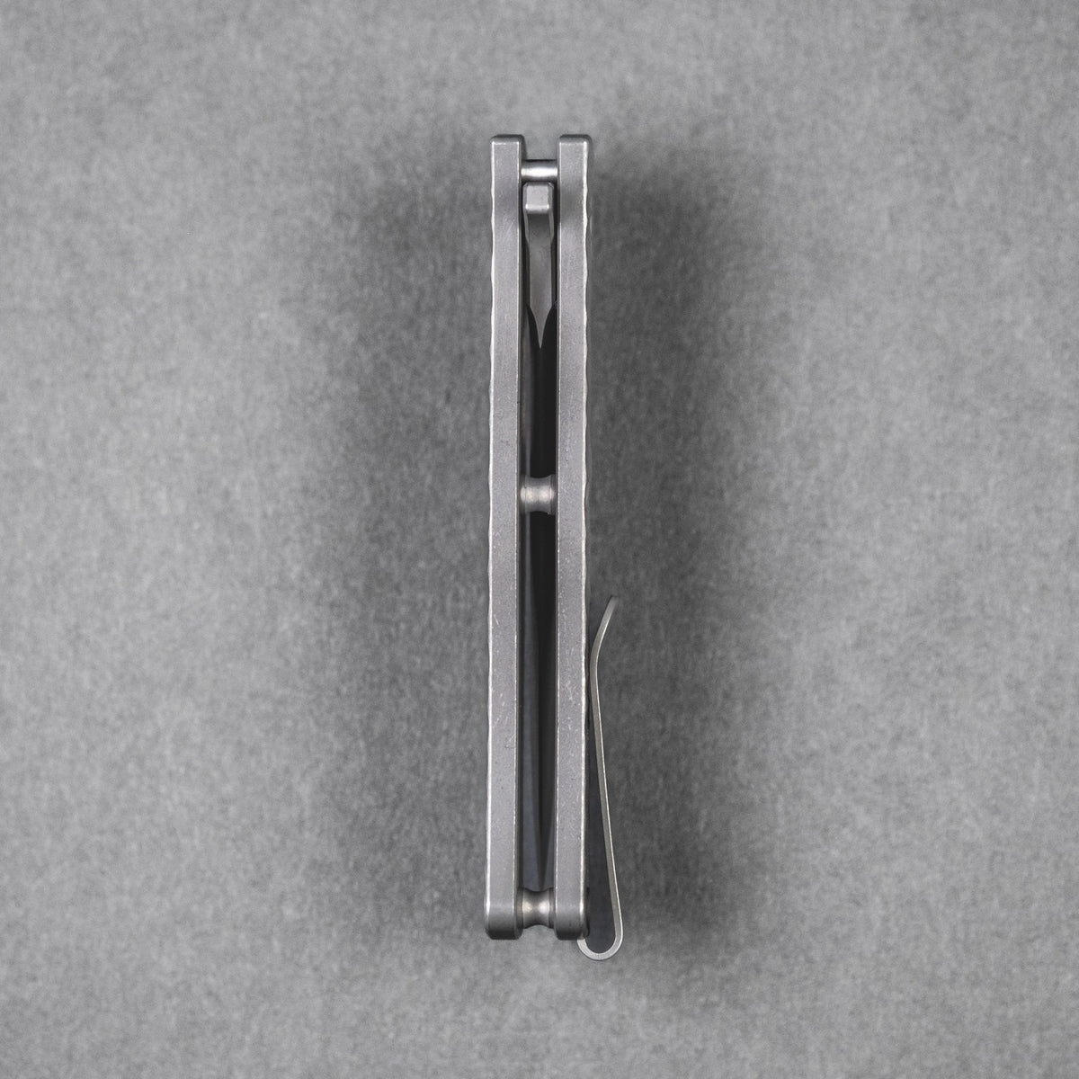 Pre - Order: URBAN Castellan - Darkwashed Magnacut & Darkwashed Titanium w/ Rock Texture - URBAN EDC®