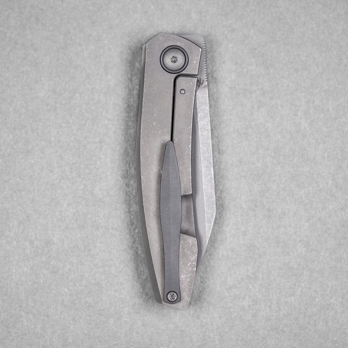 Pre - Order: URBAN Chimarra - Darkwashed Magnacut & Darkwashed Titanium w/ Zirc Pivot Collar & Clip - URBAN EDC®