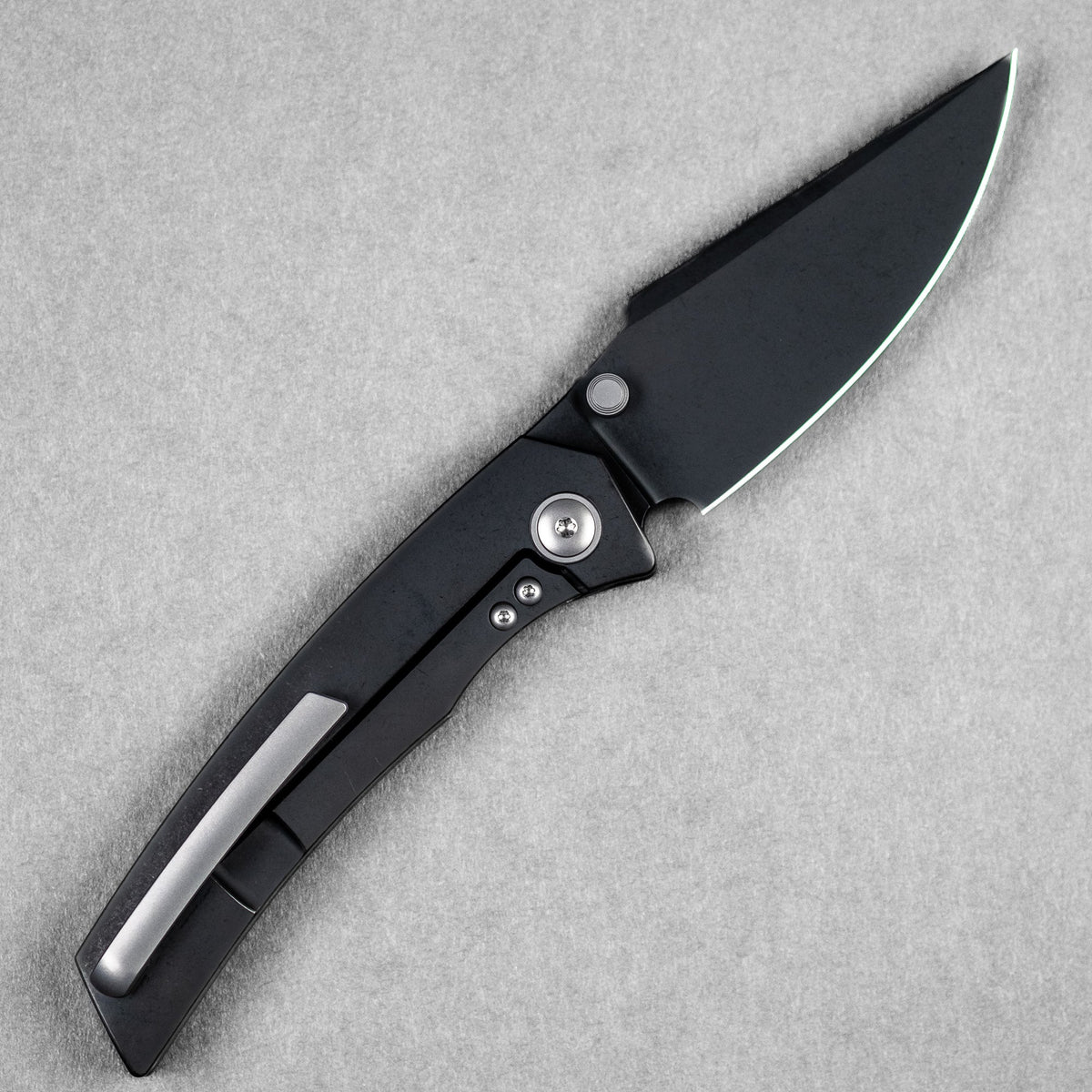 Pre - Order: URBAN Isurus - Blackwashed Magnacut & Blackwashed Ti w/ Bead Blasted Ti Hardware - URBAN EDC®