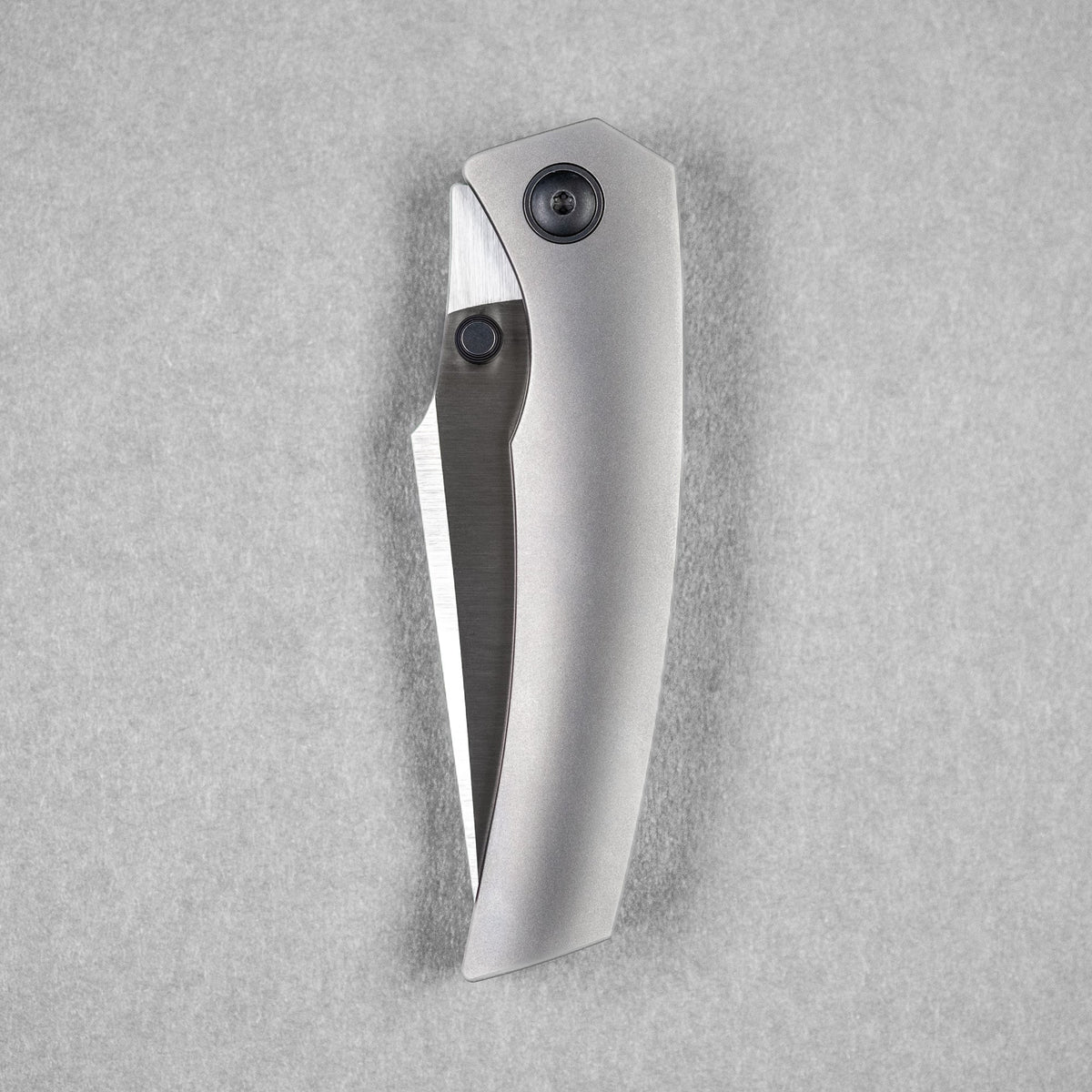 Pre - Order: URBAN Isurus - Satin Magnacut & Bead Blasted Ti w/ Blackwashed Hardware - URBAN EDC®
