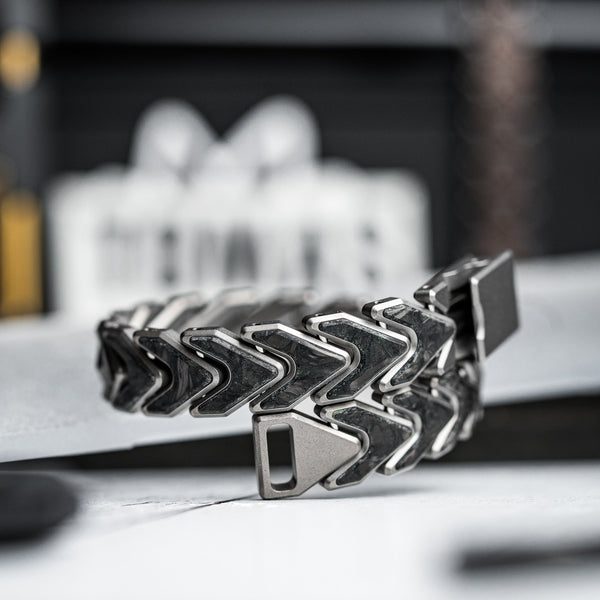 Tomas Makes Vector Bracelet - Titanium w/ Dark Matter Glow Carbon Fiber (Custom) - URBAN EDC®