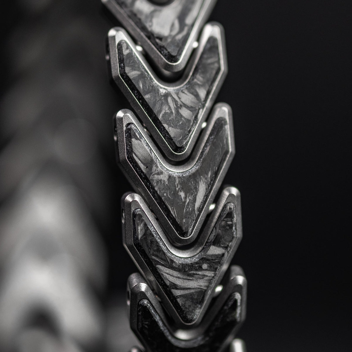 Tomas Makes Vector Bracelet - Titanium w/ Dark Matter Glow Carbon Fiber (Custom) - URBAN EDC®