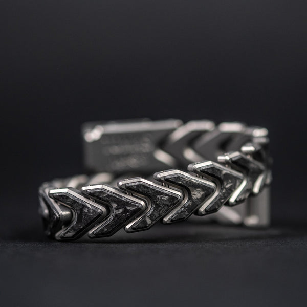Tomas Makes Vector Bracelet - Titanium w/ Dark Matter Glow Carbon Fiber (Custom) - URBAN EDC®
