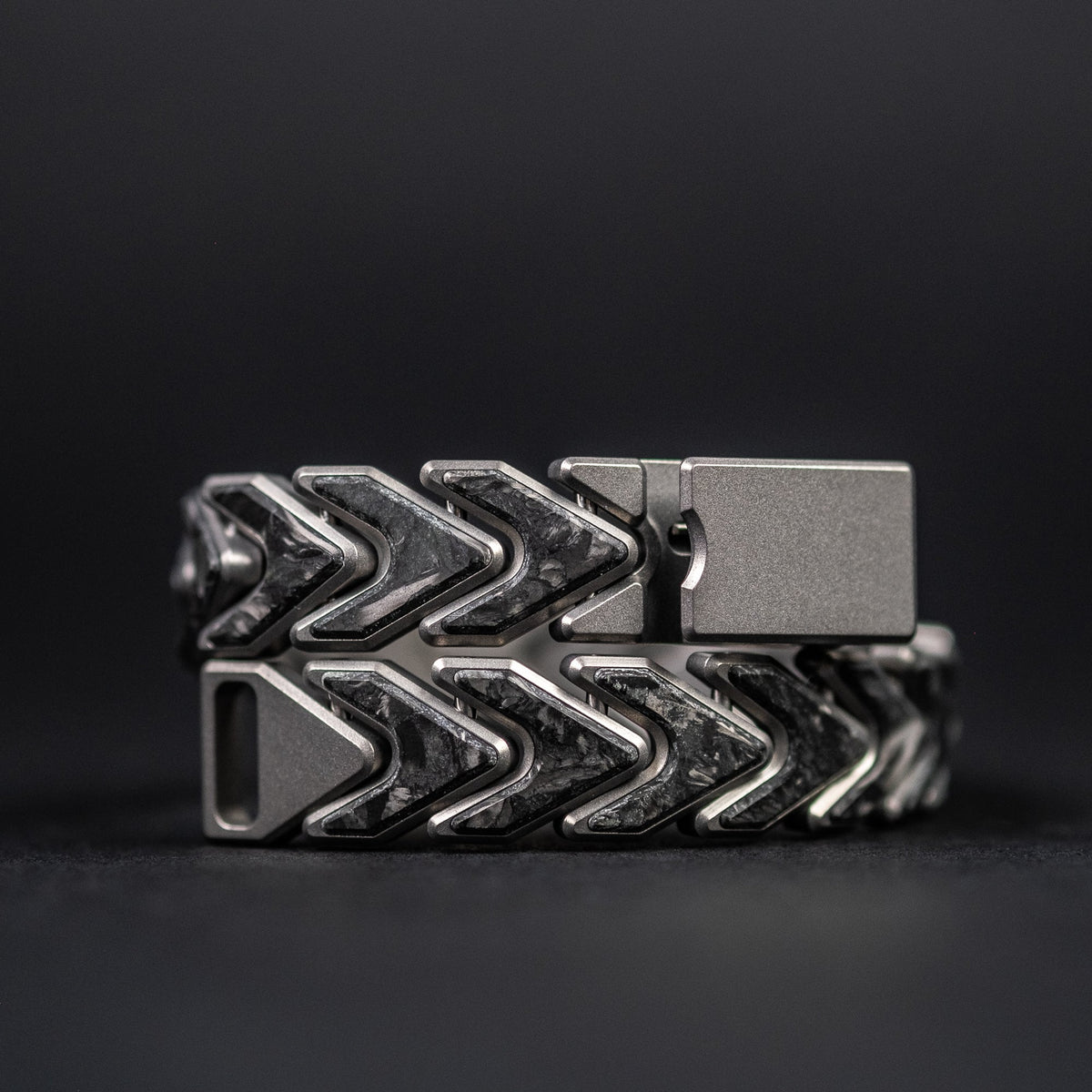 Tomas Makes Vector Bracelet - Titanium w/ Dark Matter Glow Carbon Fiber (Custom) - URBAN EDC®
