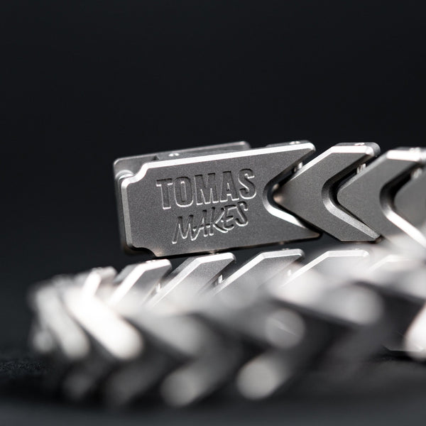 Tomas Makes Vector Bracelet - Titanium w/ Dark Matter Glow (Custom) - URBAN EDC®