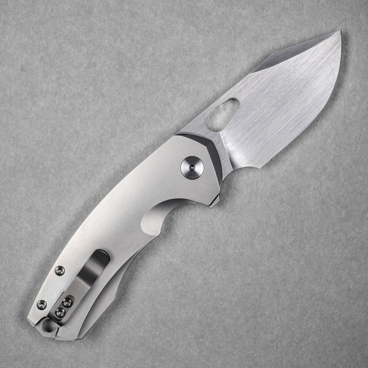 URBAN Becerro - Hand - Rubbed Magnacut & Plain Titanium - URBAN EDC®