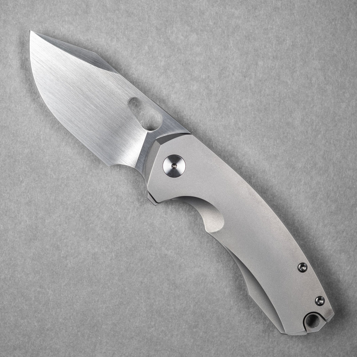 URBAN Becerro - Hand - Rubbed Magnacut & Plain Titanium - URBAN EDC®