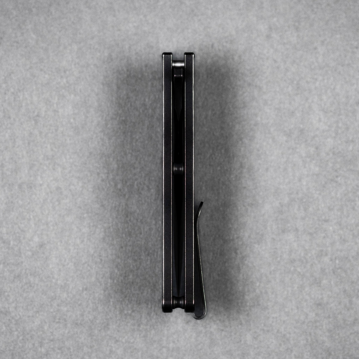 URBAN Castellan - Blackwashed Magnacut & Blackwashed Titanium w/ Rock Texture - URBAN EDC®