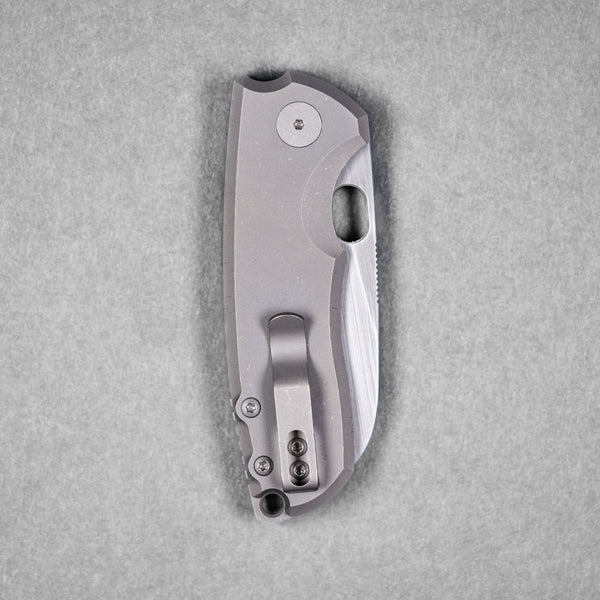 URBAN F5.5 - Dark - Rubbed Magnacut & Darkwashed Titanium - URBAN EDC®