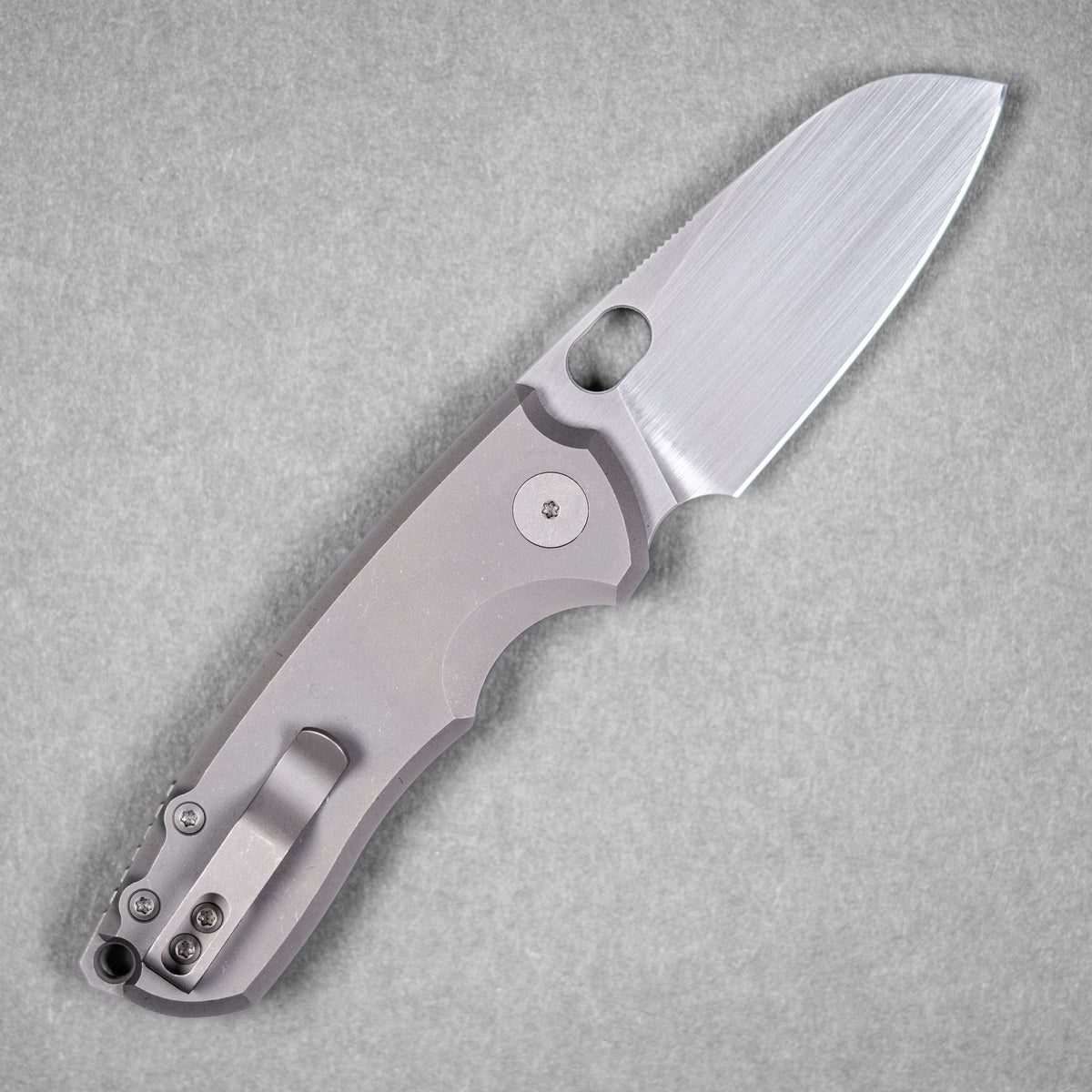 URBAN F5.5 - Dark - Rubbed Magnacut & Darkwashed Titanium - URBAN EDC®