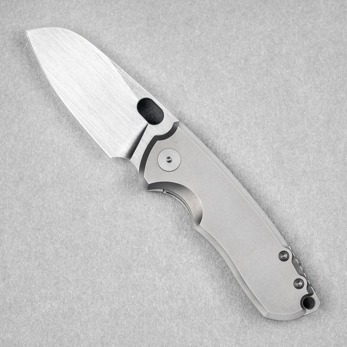 URBAN F5.5 - Hand - Rubbed Magnacut & Blasted Titanium - URBAN EDC®