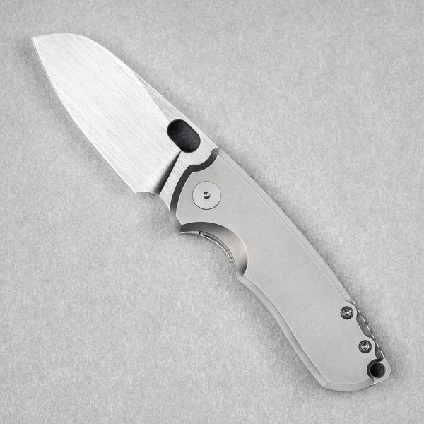 URBAN F5.5 - Hand - Rubbed Magnacut & Blasted Titanium - URBAN EDC®