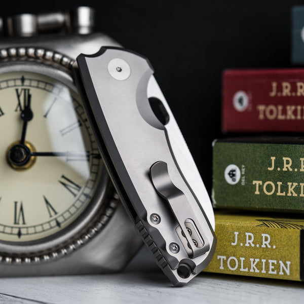 URBAN F5.5 - Hand - Rubbed Magnacut & Blasted Titanium - URBAN EDC®