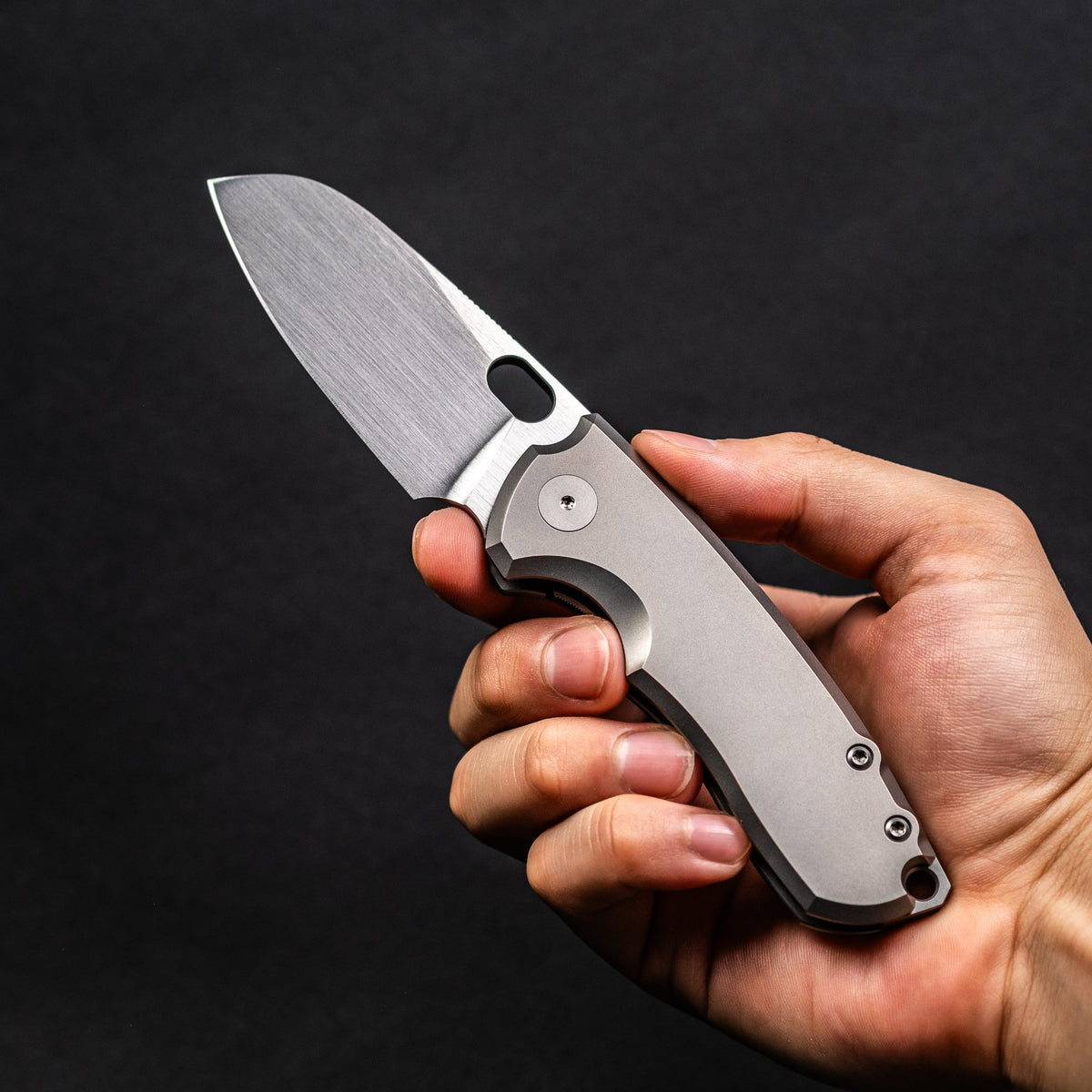 URBAN F5.5 - Hand - Rubbed Magnacut & Blasted Titanium - URBAN EDC®