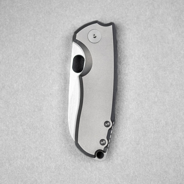 URBAN F5.5 - Hand - Rubbed Magnacut & Blasted Titanium - URBAN EDC®