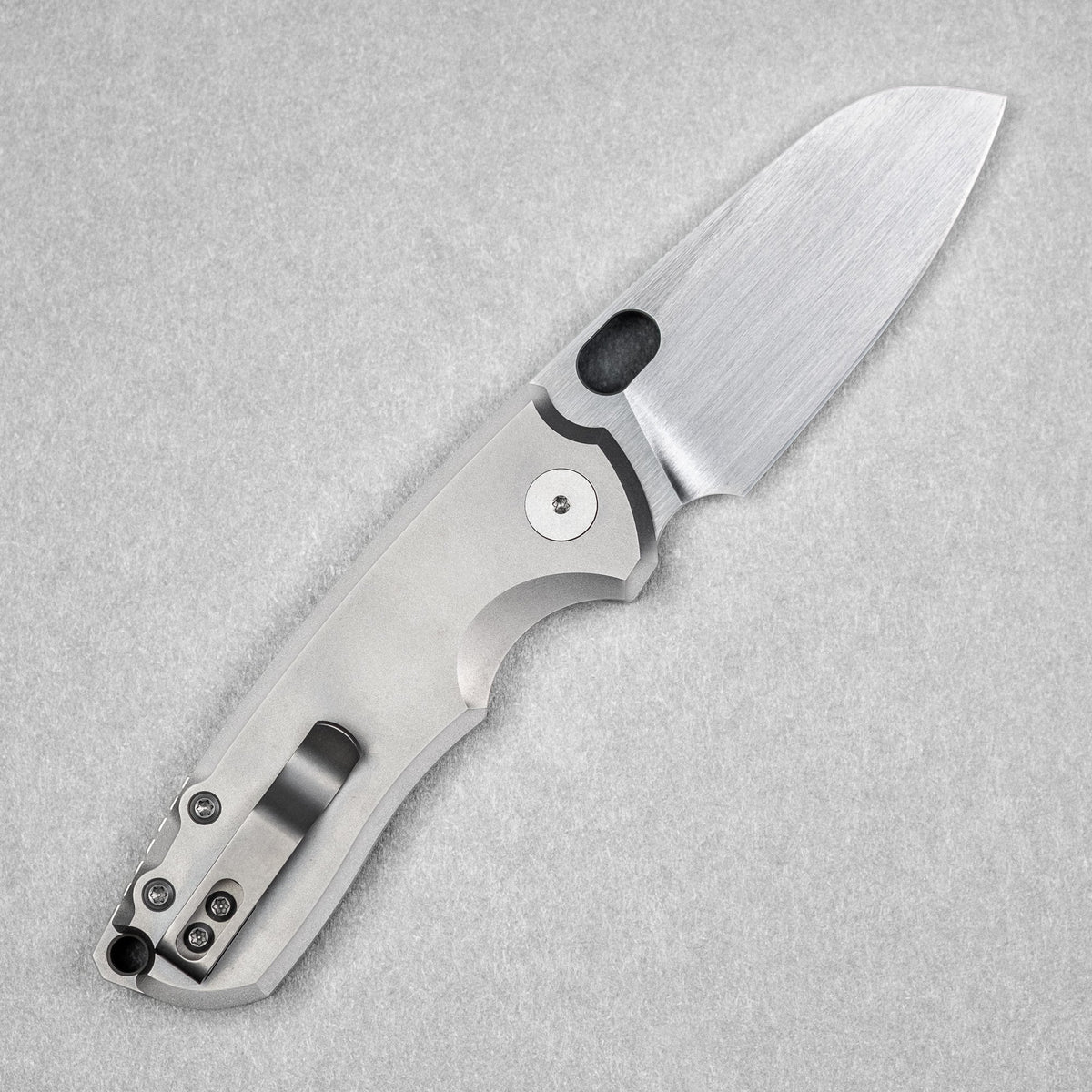 URBAN F5.5 - Hand - Rubbed Magnacut & Blasted Titanium - URBAN EDC®