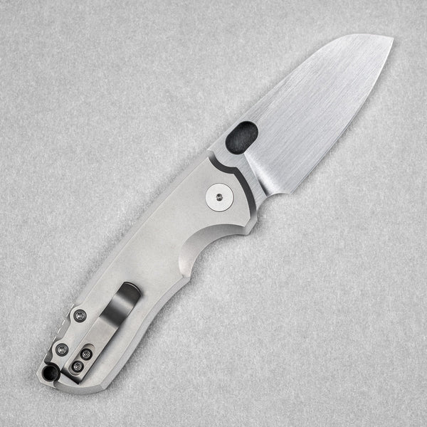 URBAN F5.5 - Hand - Rubbed Magnacut & Blasted Titanium - URBAN EDC®