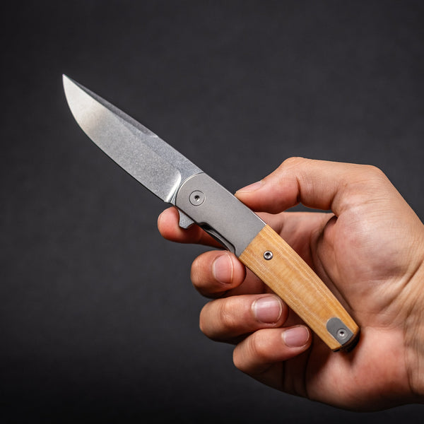 URBAN Finback - Natural Linen Micarta w/ Stonewashed Magnacut - URBAN EDC®