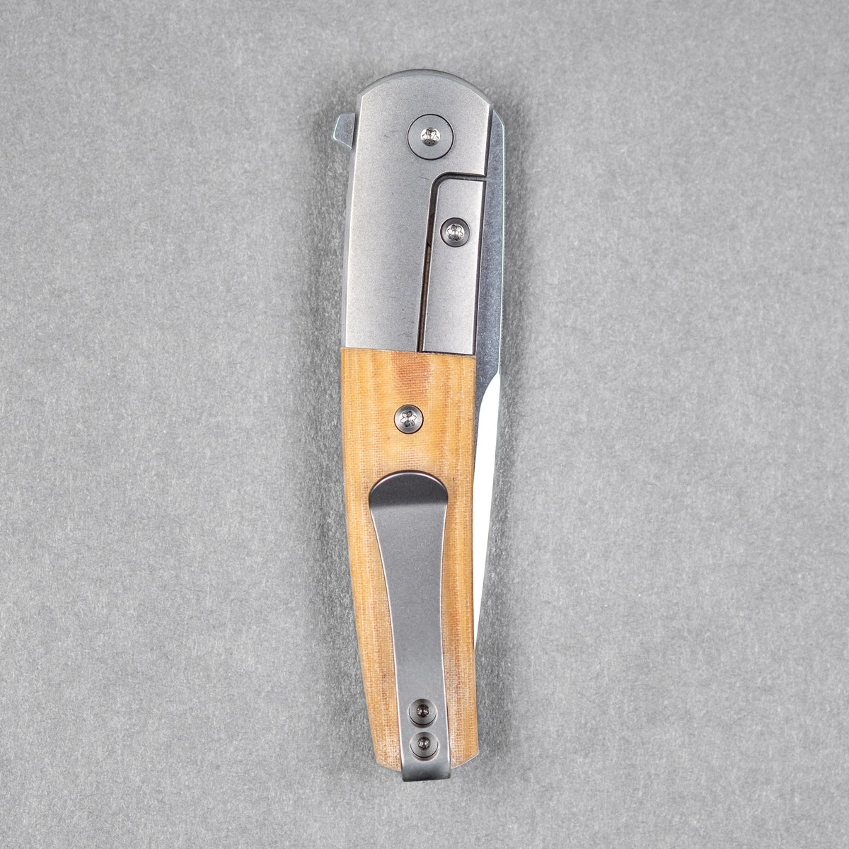 URBAN Finback - Natural Linen Micarta w/ Stonewashed Magnacut - URBAN EDC®