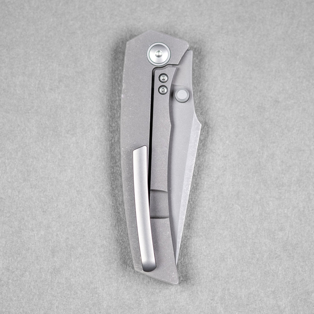 URBAN Isurus - Darkwashed Magnacut & Darkwashed Titanium Integral w/ Bead Blasted Ti Hardware - URBAN EDC®