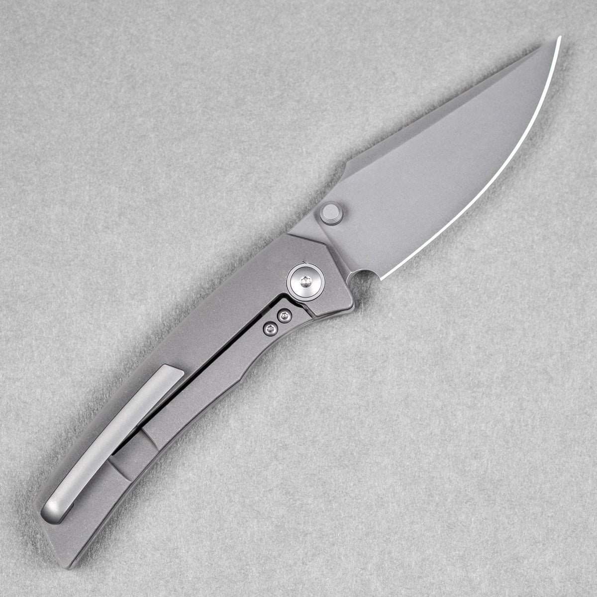 URBAN Isurus - Darkwashed Magnacut & Darkwashed Titanium Integral w/ Bead Blasted Ti Hardware - URBAN EDC®
