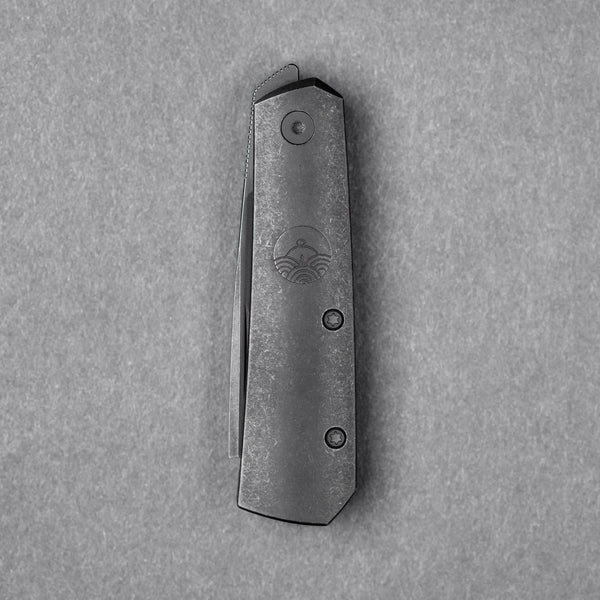 URBAN Straighthawk - Blackwashed Titanium w/ Blackwashed Magnacut - URBAN EDC®