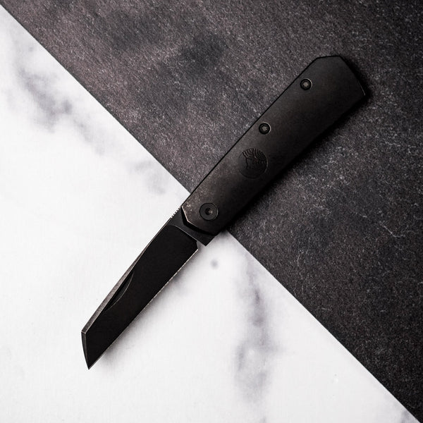 URBAN Straighthawk - Blackwashed Titanium w/ Blackwashed Magnacut - URBAN EDC®
