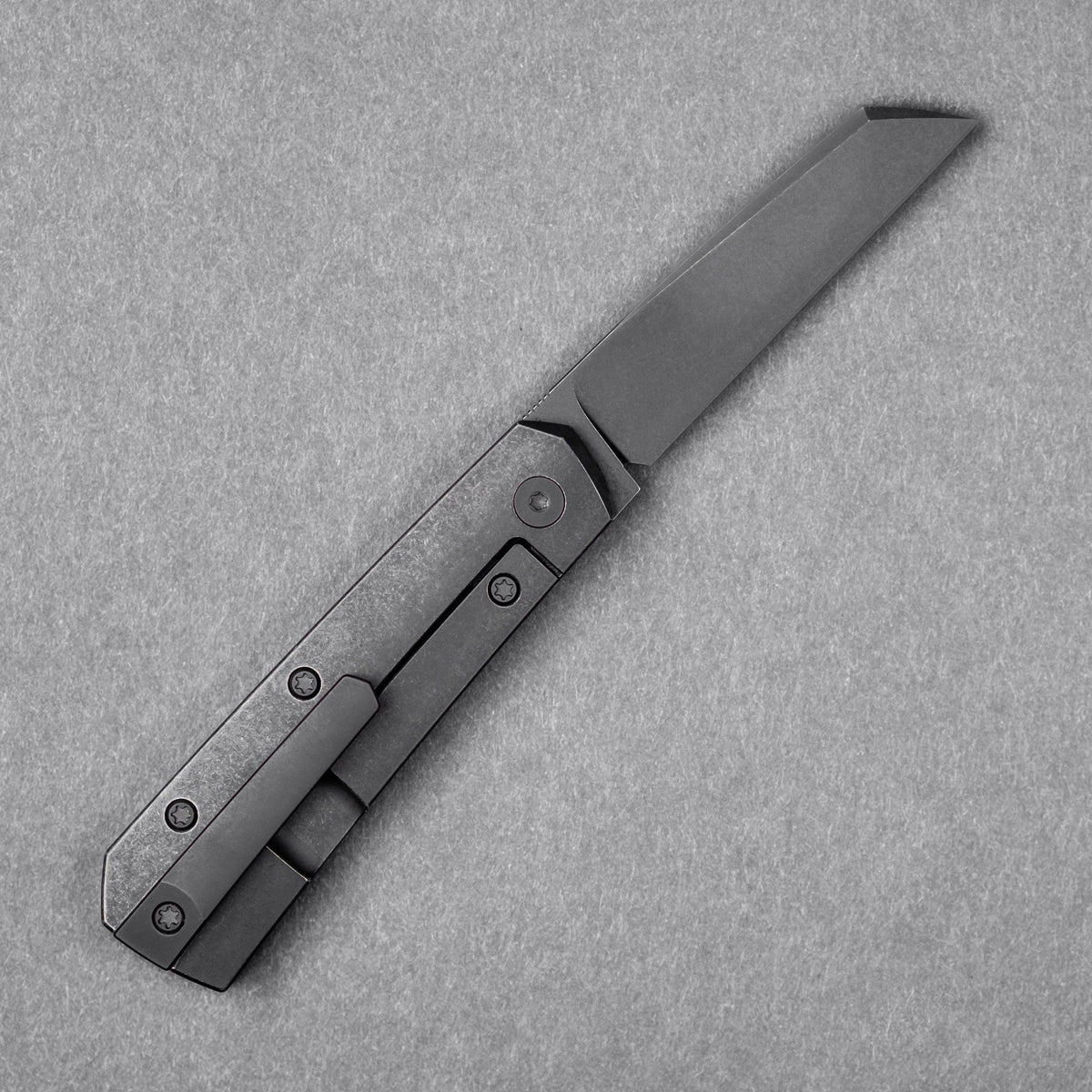 URBAN Straighthawk - Blackwashed Titanium w/ Blackwashed Magnacut - URBAN EDC®