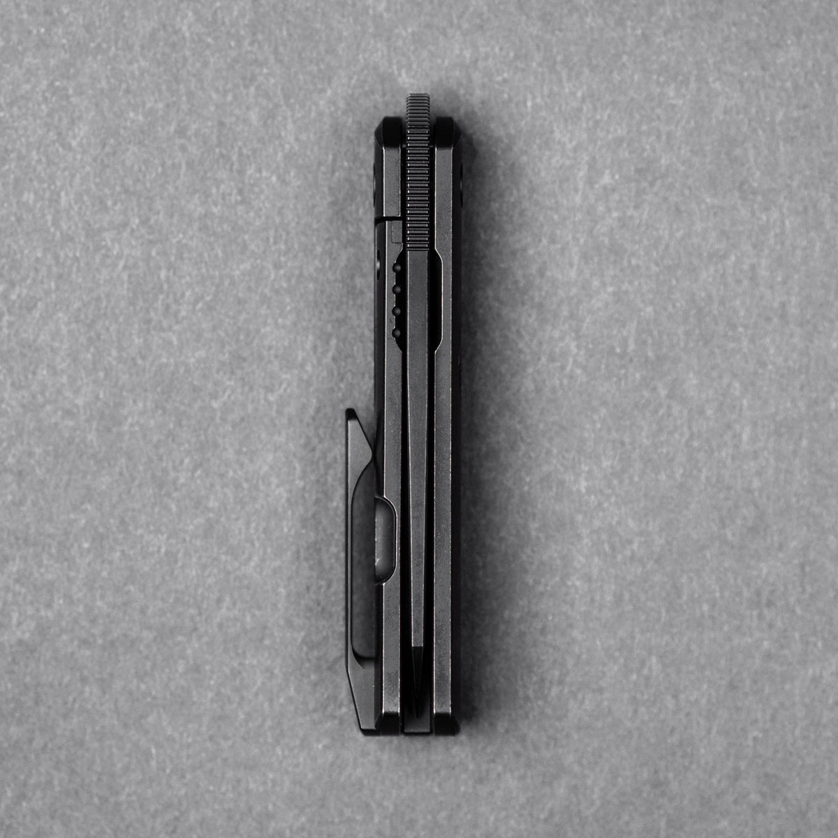 URBAN Straighthawk - Blackwashed Titanium w/ Blackwashed Magnacut - URBAN EDC®