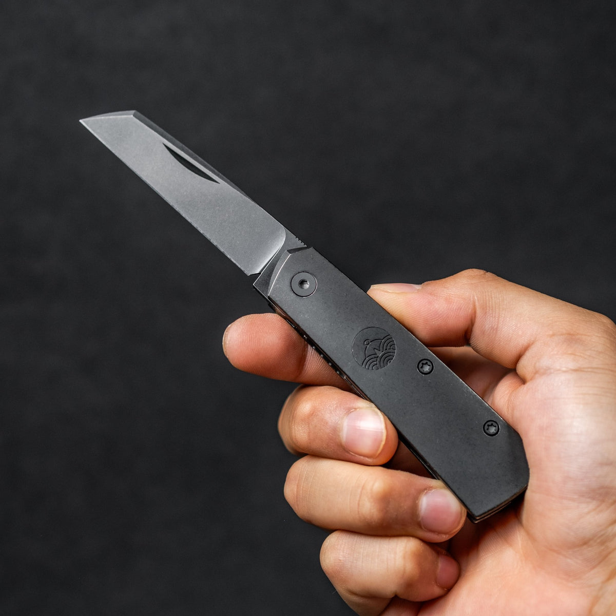 URBAN Straighthawk - Blackwashed Titanium w/ Blackwashed Magnacut - URBAN EDC®