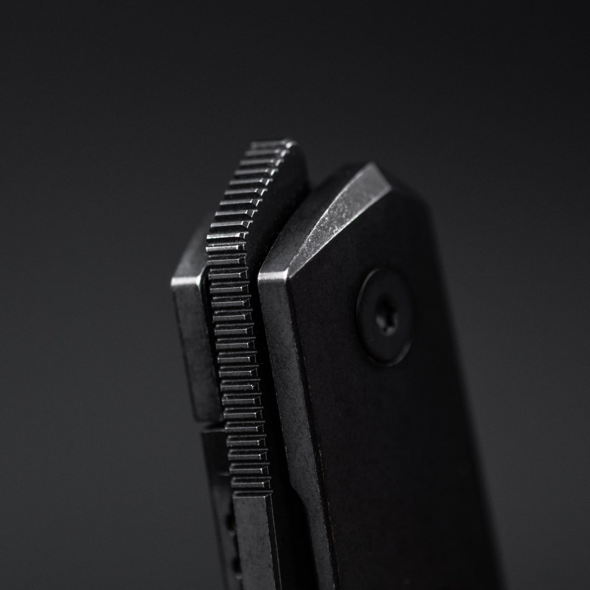 URBAN Straighthawk - Blackwashed Titanium w/ Blackwashed Magnacut - URBAN EDC®
