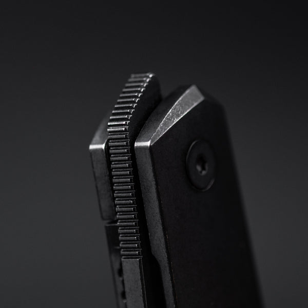 URBAN Straighthawk - Blackwashed Titanium w/ Blackwashed Magnacut - URBAN EDC®