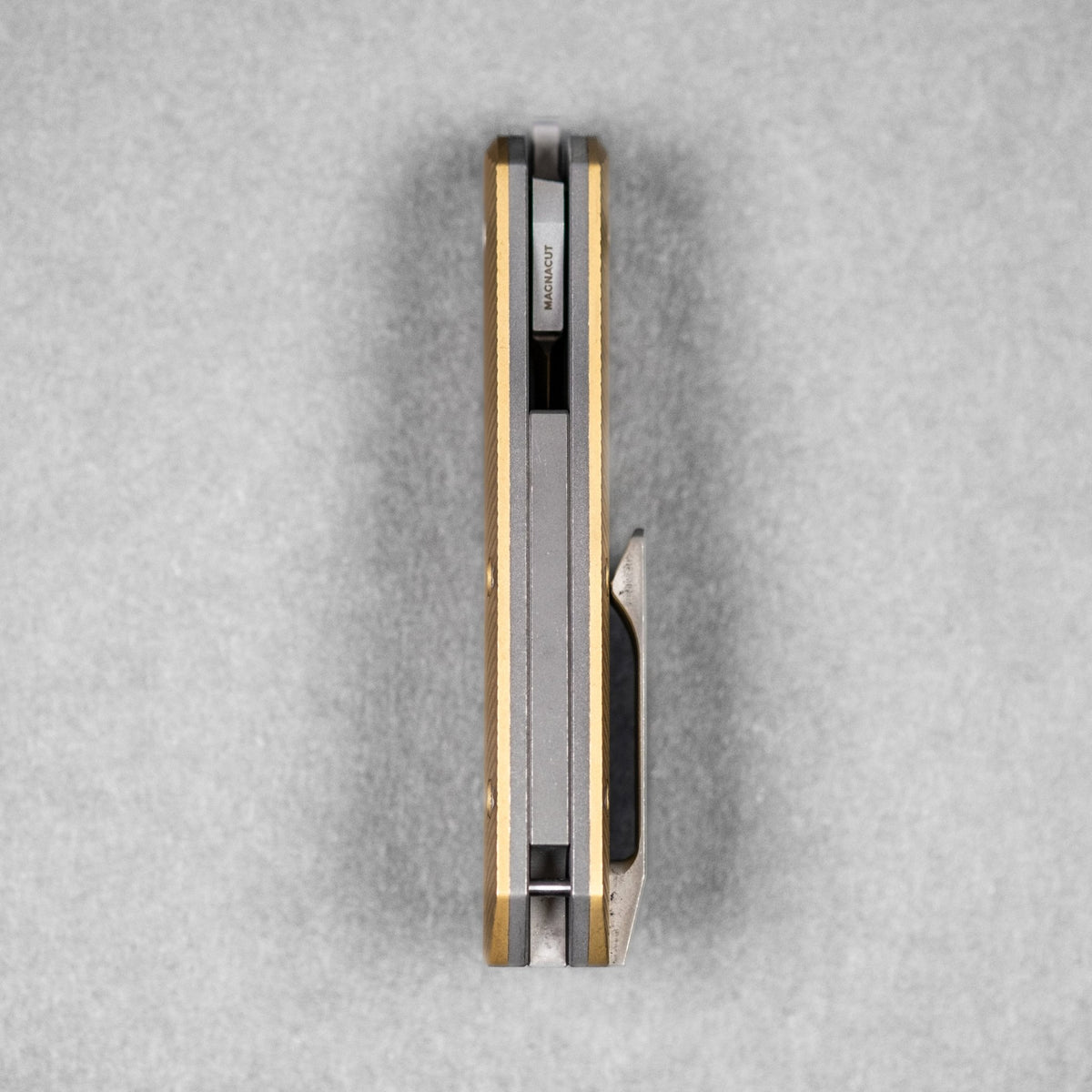 URBAN Straighthawk - Darkwashed Magnacut & Stonewashed Brass w/ Micro Milling - URBAN EDC®